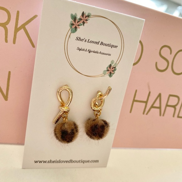 NWT Animal Print Furry Balls Stud Earrings - Picture 5 of 6